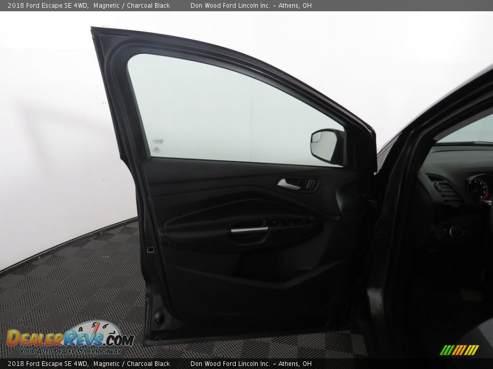 2018 Ford Escape SE 4WD Magnetic / Charcoal Black Photo #21