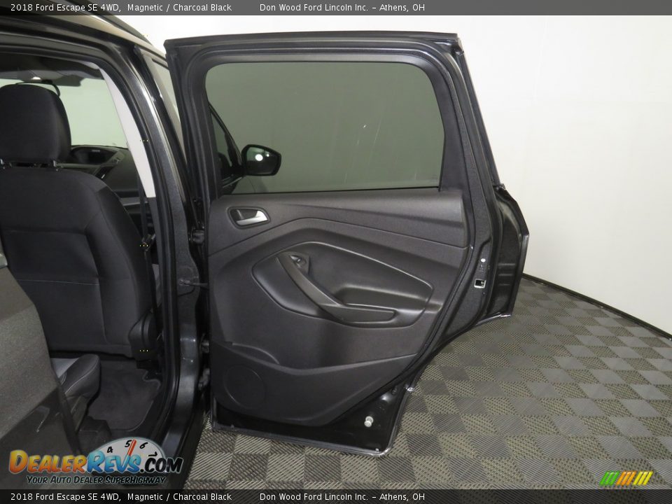 2018 Ford Escape SE 4WD Magnetic / Charcoal Black Photo #28