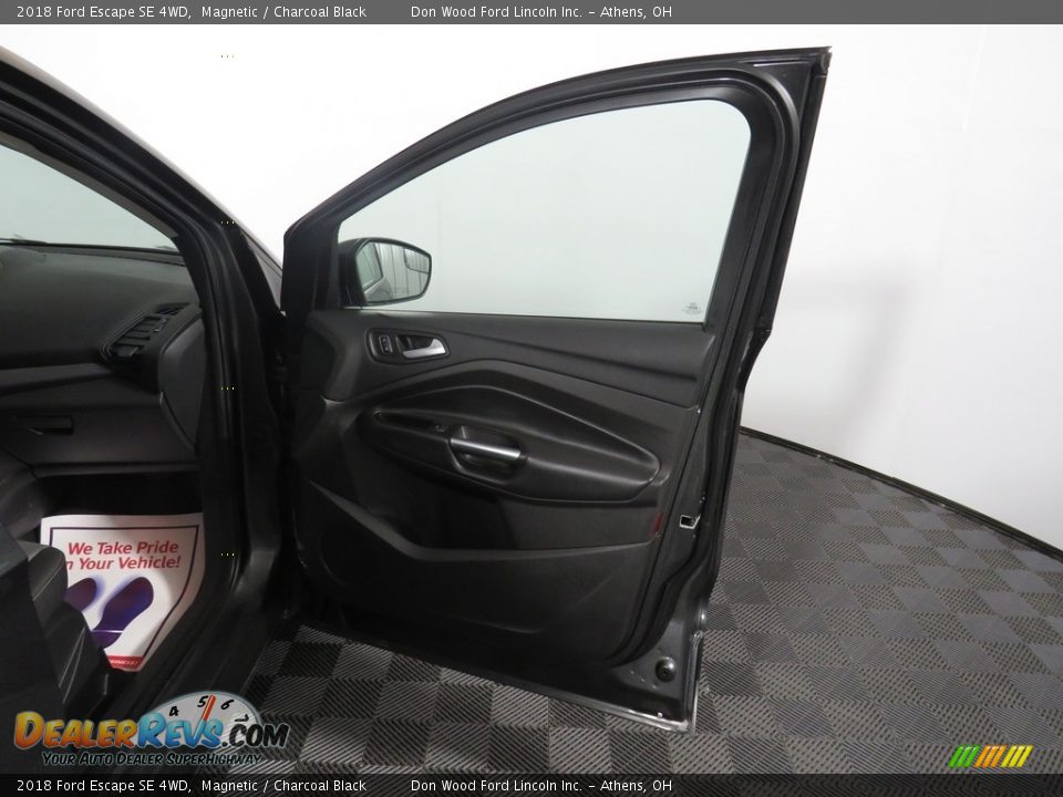 2018 Ford Escape SE 4WD Magnetic / Charcoal Black Photo #30