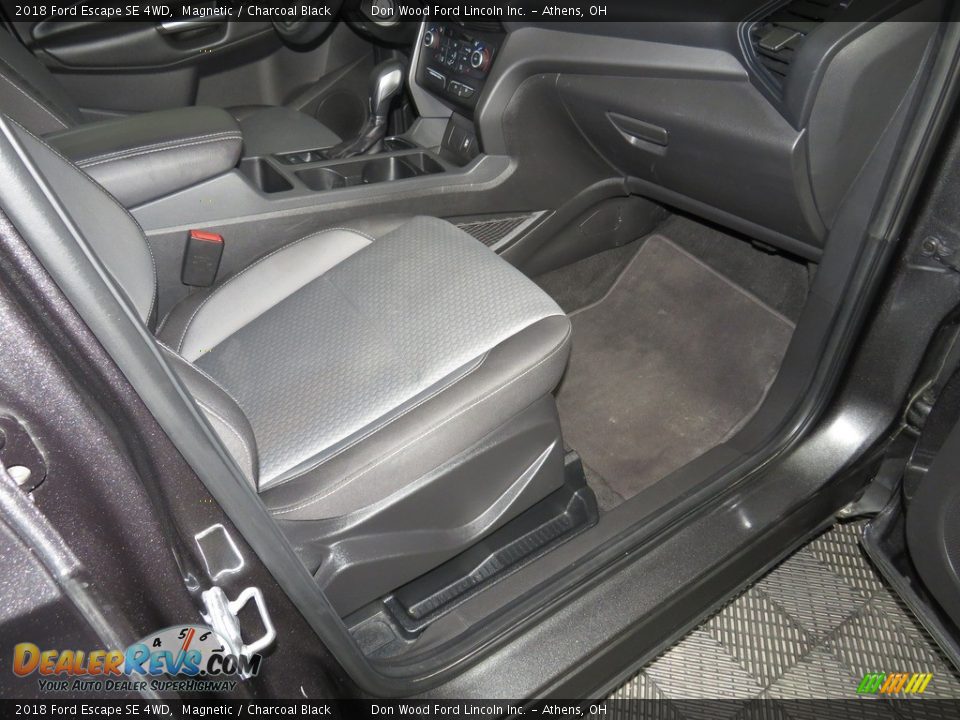 2018 Ford Escape SE 4WD Magnetic / Charcoal Black Photo #31