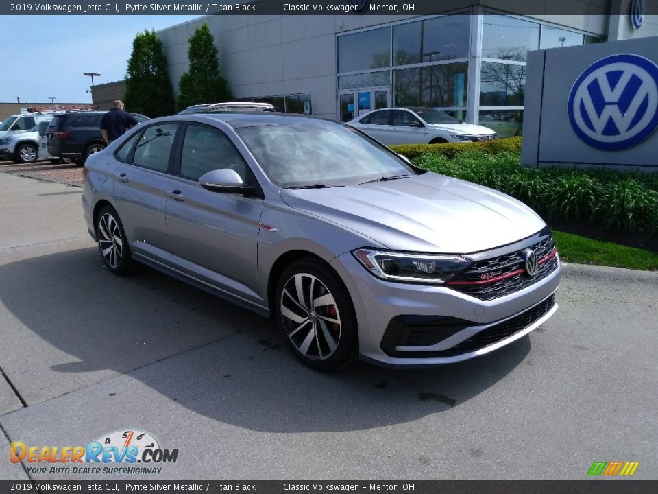 Front 3/4 View of 2019 Volkswagen Jetta GLI Photo #1