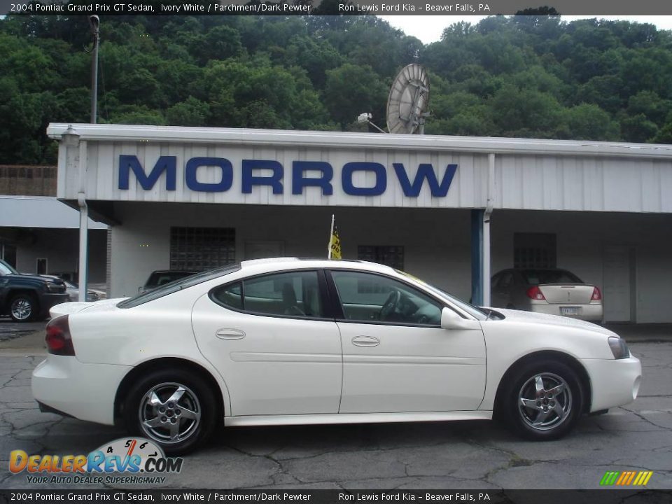 2004 Pontiac Grand Prix GT Sedan Ivory White / Parchment/Dark Pewter Photo #1