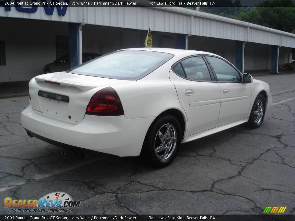 2004 Pontiac Grand Prix GT Sedan Ivory White / Parchment/Dark Pewter Photo #2