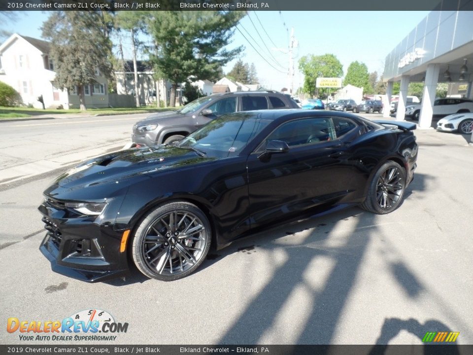 Front 3/4 View of 2019 Chevrolet Camaro ZL1 Coupe Photo #4
