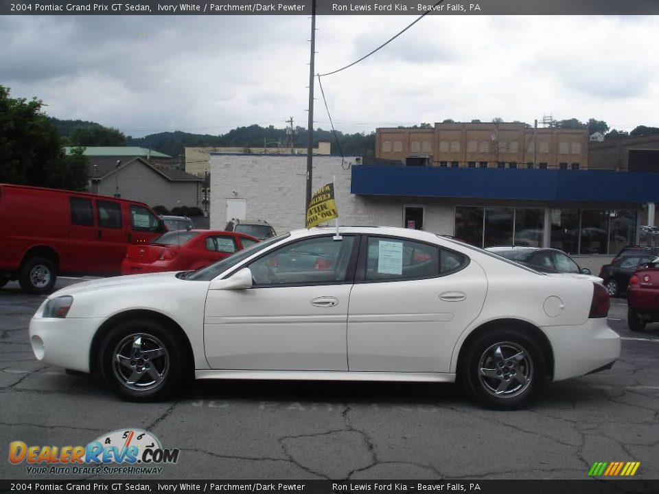 2004 Pontiac Grand Prix GT Sedan Ivory White / Parchment/Dark Pewter Photo #5