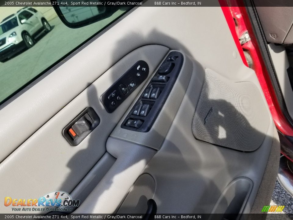 2005 Chevrolet Avalanche Z71 4x4 Sport Red Metallic / Gray/Dark Charcoal Photo #10