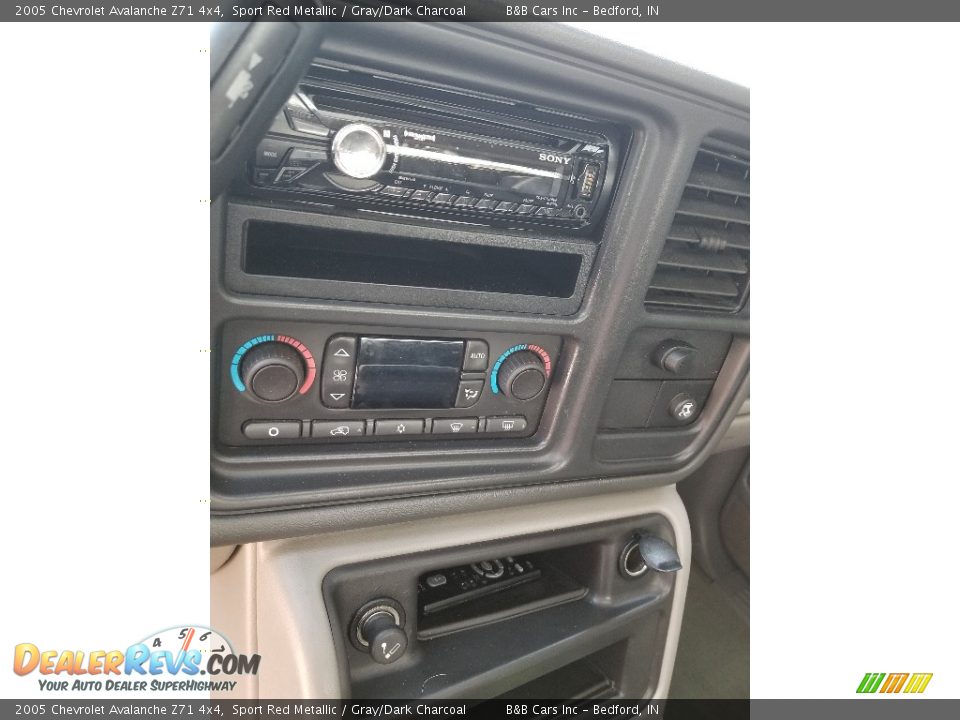 2005 Chevrolet Avalanche Z71 4x4 Sport Red Metallic / Gray/Dark Charcoal Photo #13
