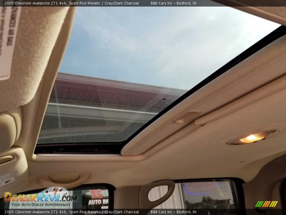 2005 Chevrolet Avalanche Z71 4x4 Sport Red Metallic / Gray/Dark Charcoal Photo #14