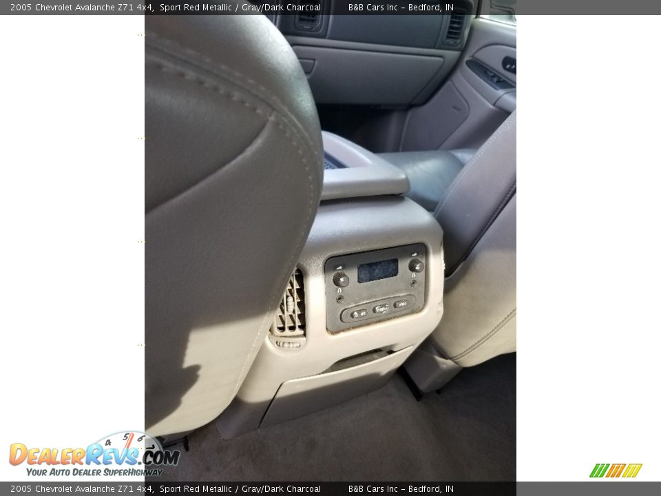 2005 Chevrolet Avalanche Z71 4x4 Sport Red Metallic / Gray/Dark Charcoal Photo #17