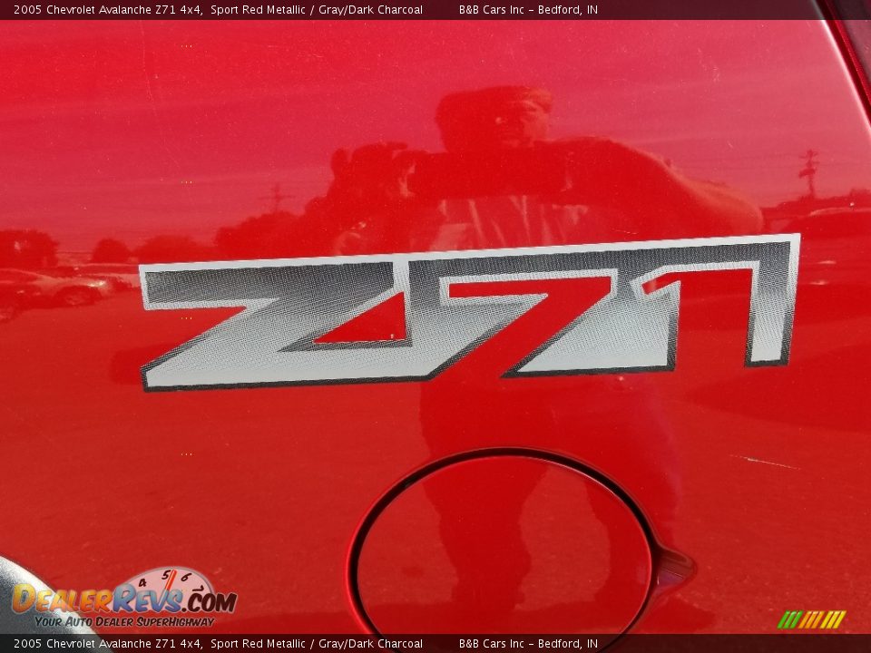 2005 Chevrolet Avalanche Z71 4x4 Sport Red Metallic / Gray/Dark Charcoal Photo #19