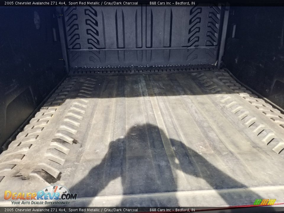2005 Chevrolet Avalanche Z71 4x4 Sport Red Metallic / Gray/Dark Charcoal Photo #21