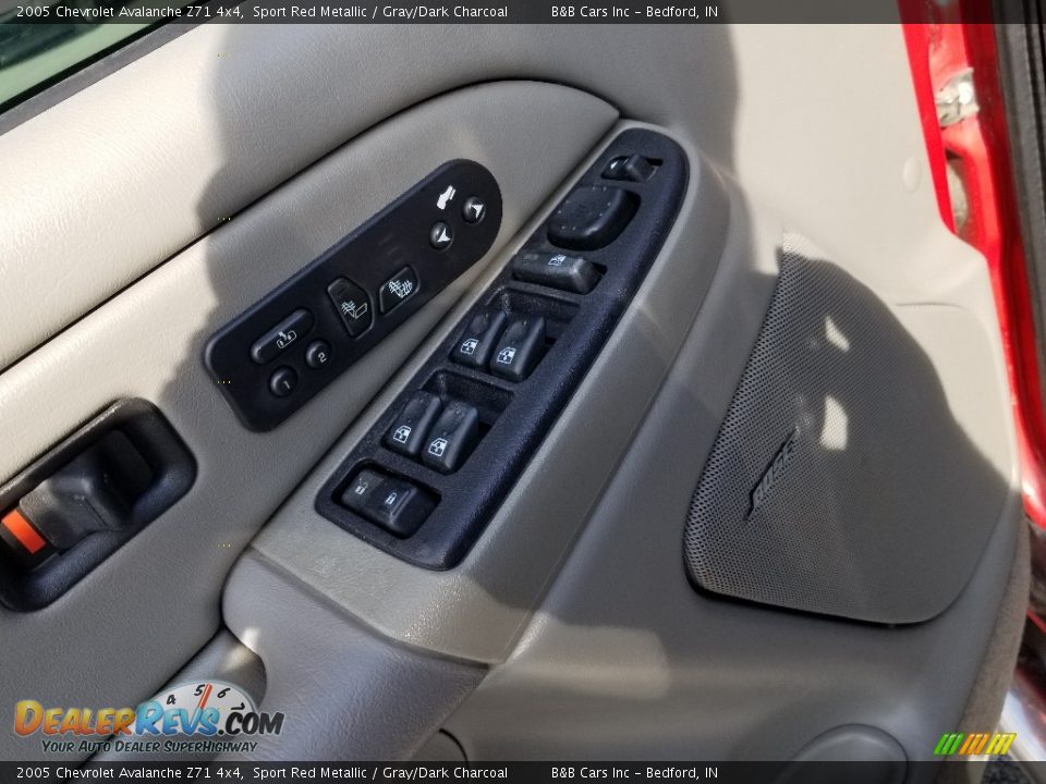 2005 Chevrolet Avalanche Z71 4x4 Sport Red Metallic / Gray/Dark Charcoal Photo #25