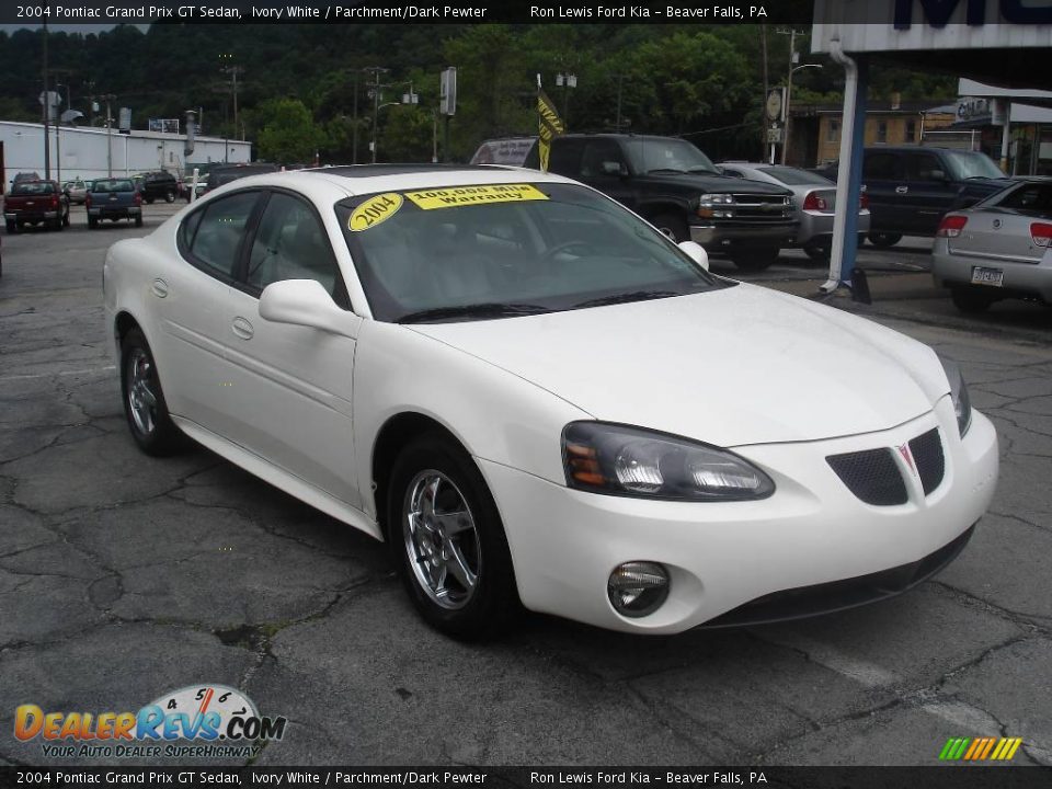 2004 Pontiac Grand Prix GT Sedan Ivory White / Parchment/Dark Pewter Photo #18