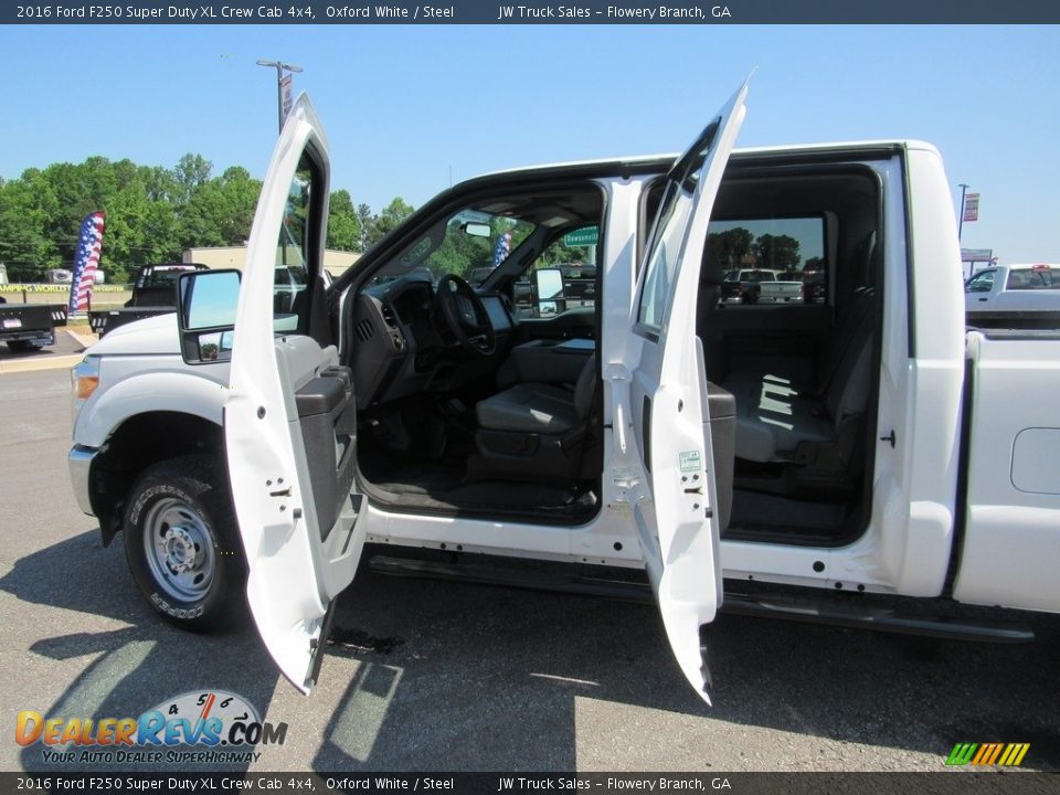 2016 Ford F250 Super Duty XL Crew Cab 4x4 Oxford White / Steel Photo #11