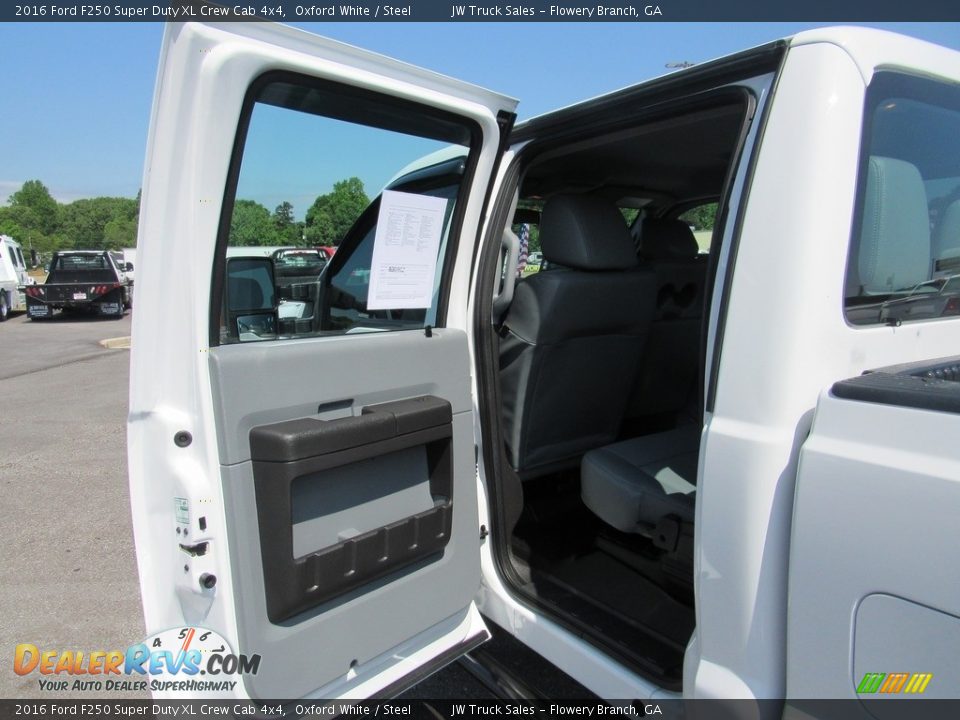 2016 Ford F250 Super Duty XL Crew Cab 4x4 Oxford White / Steel Photo #30