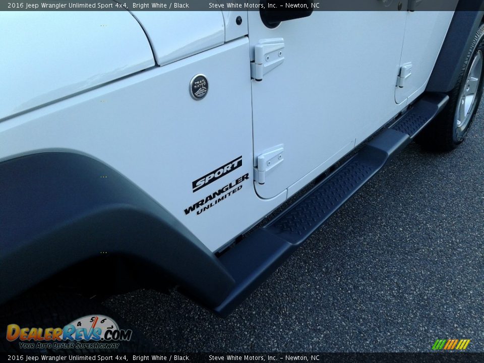 2016 Jeep Wrangler Unlimited Sport 4x4 Bright White / Black Photo #26