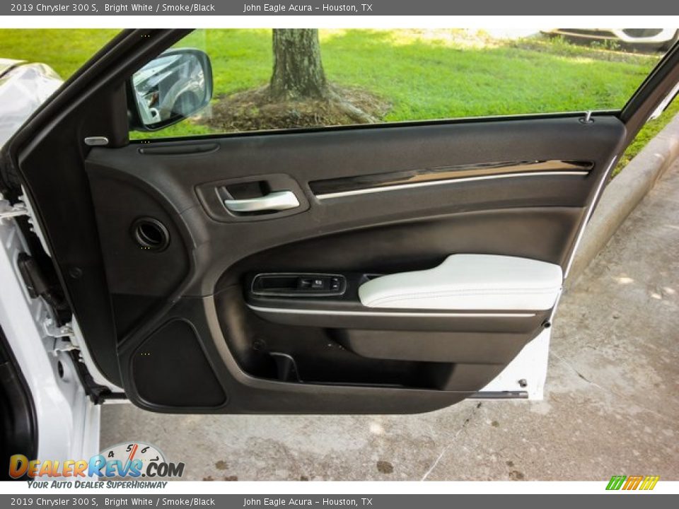 2019 Chrysler 300 S Bright White / Smoke/Black Photo #23