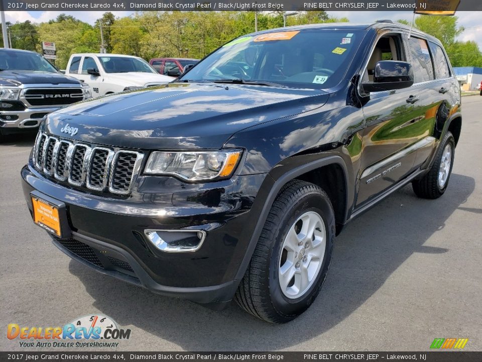 2017 Jeep Grand Cherokee Laredo 4x4 Diamond Black Crystal Pearl / Black/Light Frost Beige Photo #3