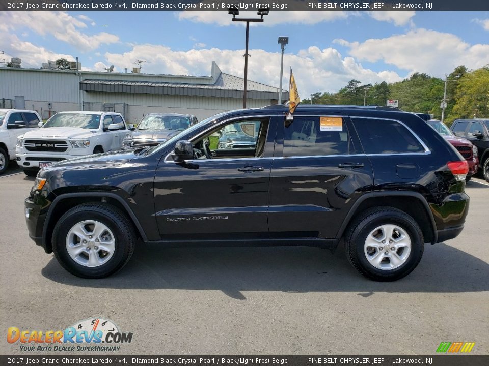 2017 Jeep Grand Cherokee Laredo 4x4 Diamond Black Crystal Pearl / Black/Light Frost Beige Photo #4