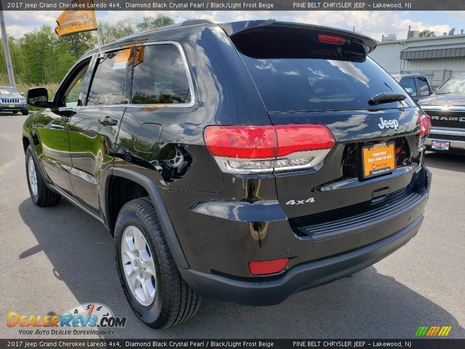 2017 Jeep Grand Cherokee Laredo 4x4 Diamond Black Crystal Pearl / Black/Light Frost Beige Photo #5