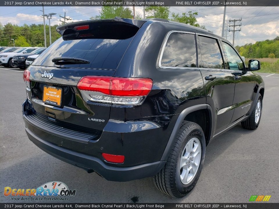 2017 Jeep Grand Cherokee Laredo 4x4 Diamond Black Crystal Pearl / Black/Light Frost Beige Photo #7