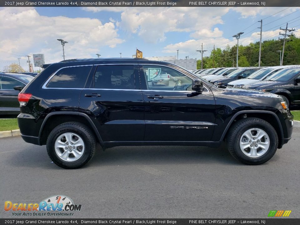 2017 Jeep Grand Cherokee Laredo 4x4 Diamond Black Crystal Pearl / Black/Light Frost Beige Photo #8