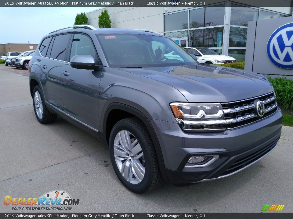 Front 3/4 View of 2019 Volkswagen Atlas SEL 4Motion Photo #1