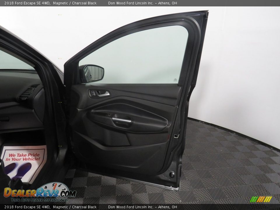 2018 Ford Escape SE 4WD Magnetic / Charcoal Black Photo #30