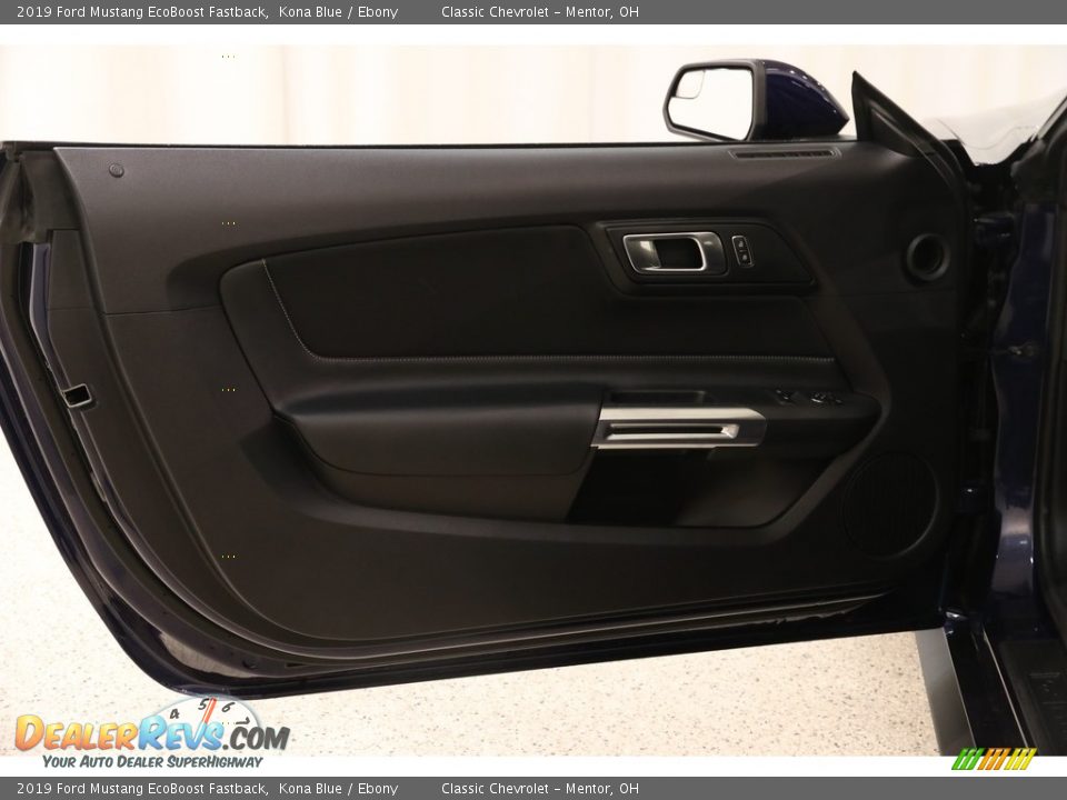 Door Panel of 2019 Ford Mustang EcoBoost Fastback Photo #4