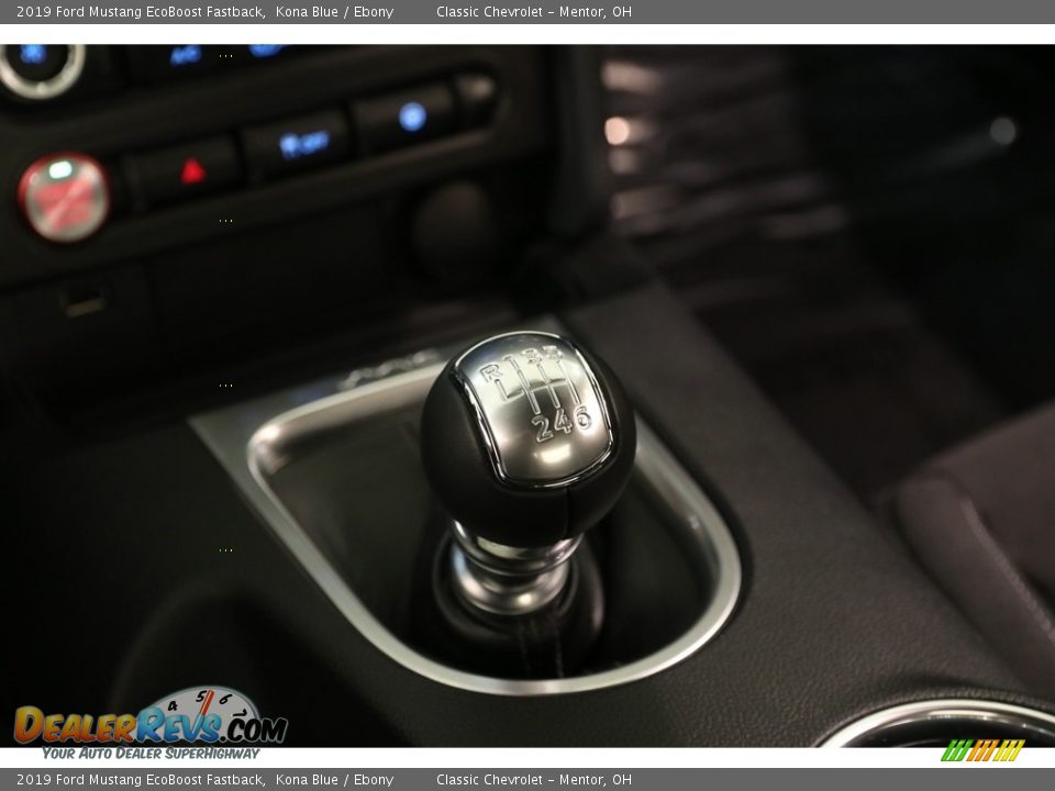 2019 Ford Mustang EcoBoost Fastback Shifter Photo #14