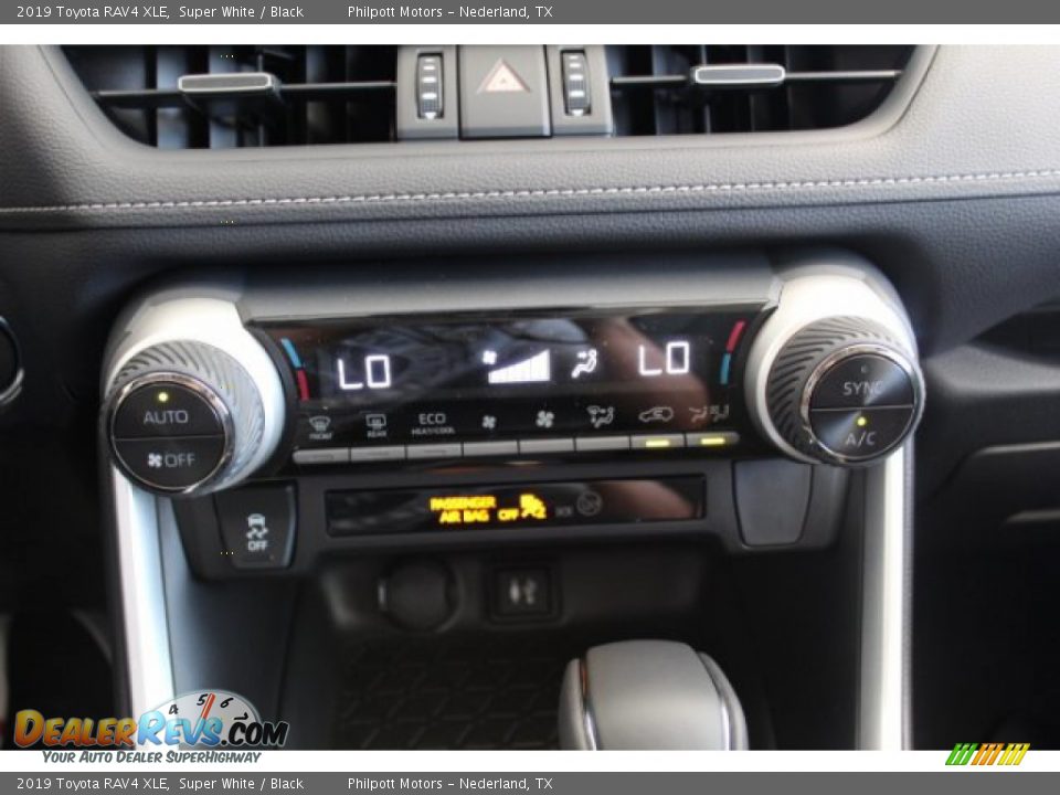 2019 Toyota RAV4 XLE Super White / Black Photo #12