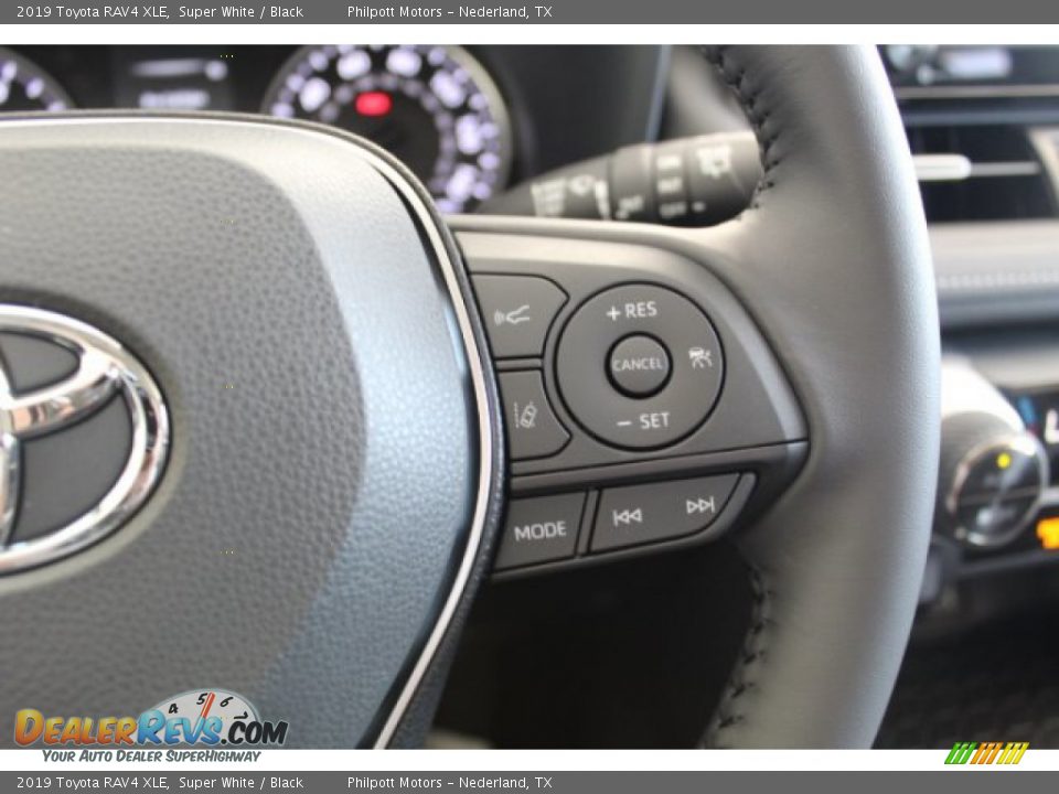 2019 Toyota RAV4 XLE Super White / Black Photo #14