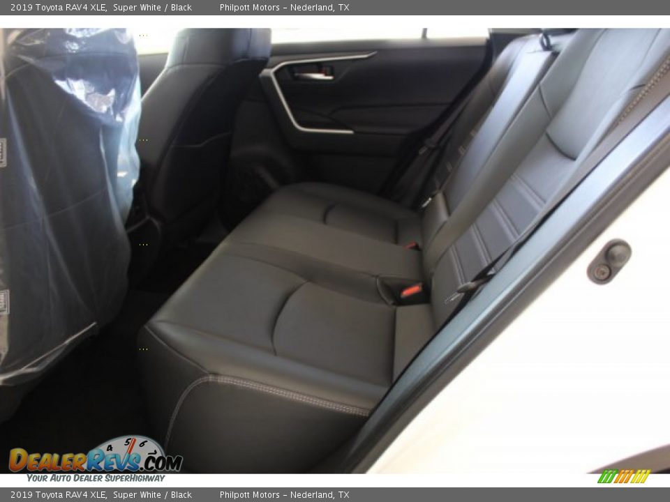 2019 Toyota RAV4 XLE Super White / Black Photo #18