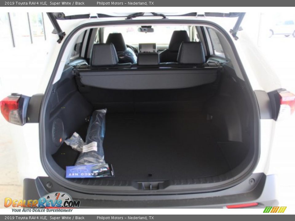 2019 Toyota RAV4 XLE Super White / Black Photo #19