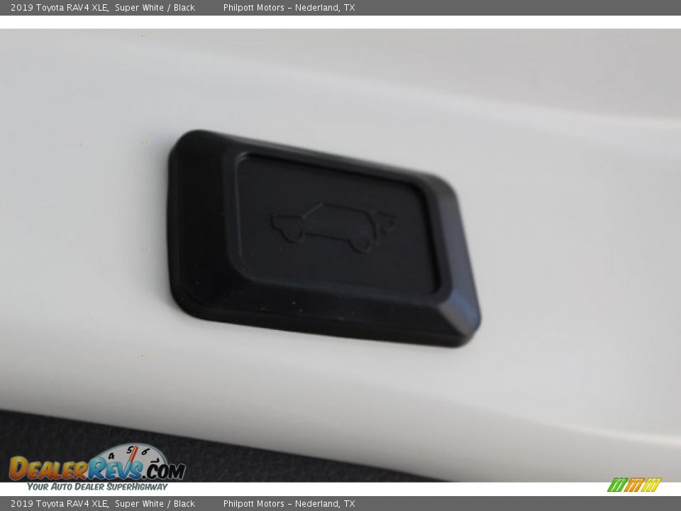 2019 Toyota RAV4 XLE Super White / Black Photo #20