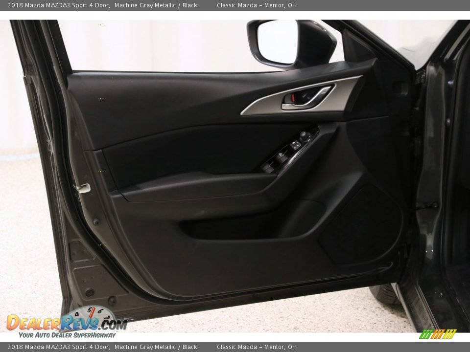 2018 Mazda MAZDA3 Sport 4 Door Machine Gray Metallic / Black Photo #4