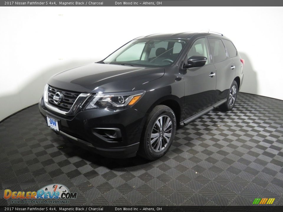2017 Nissan Pathfinder S 4x4 Magnetic Black / Charcoal Photo #6