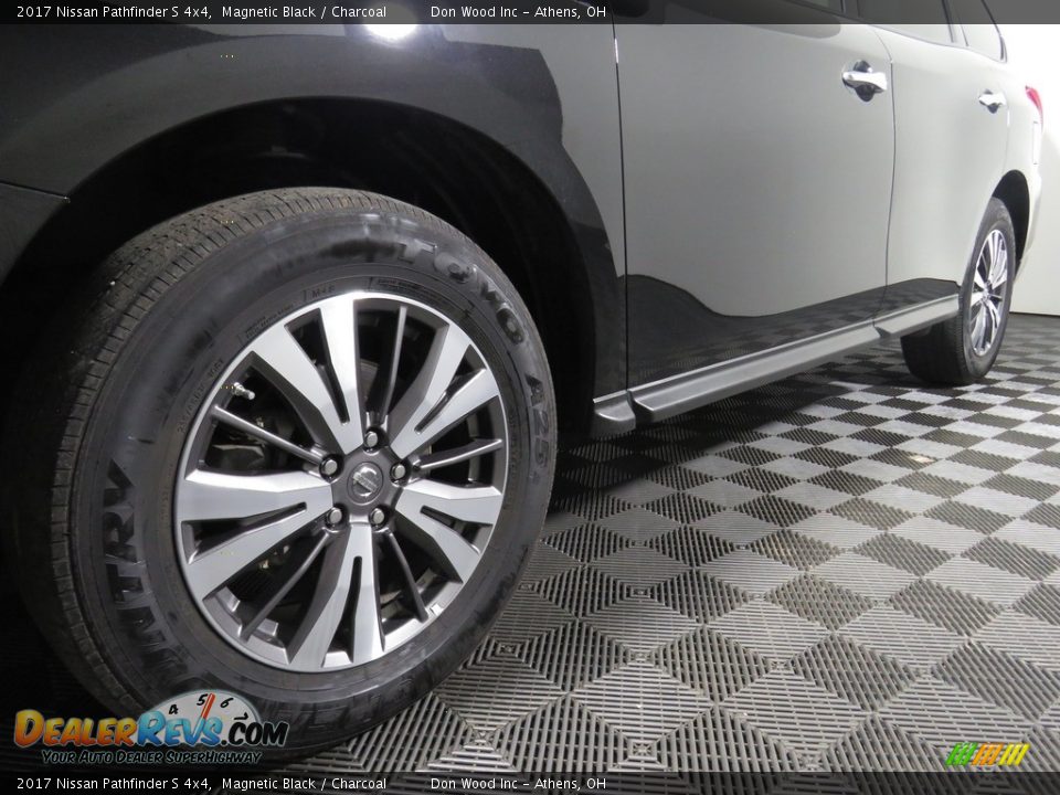2017 Nissan Pathfinder S 4x4 Magnetic Black / Charcoal Photo #7