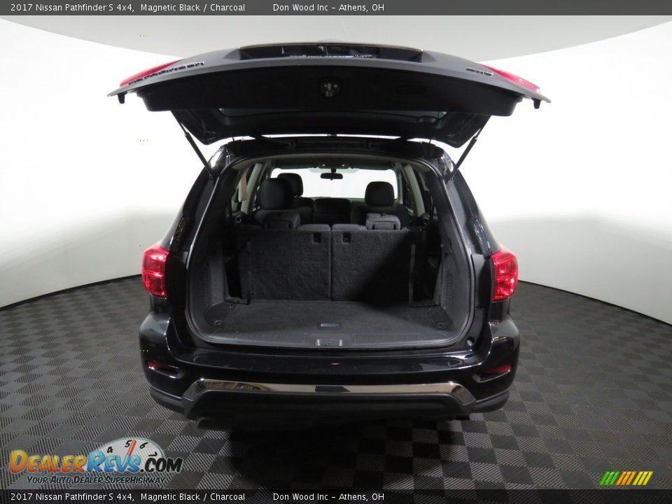 2017 Nissan Pathfinder S 4x4 Magnetic Black / Charcoal Photo #11