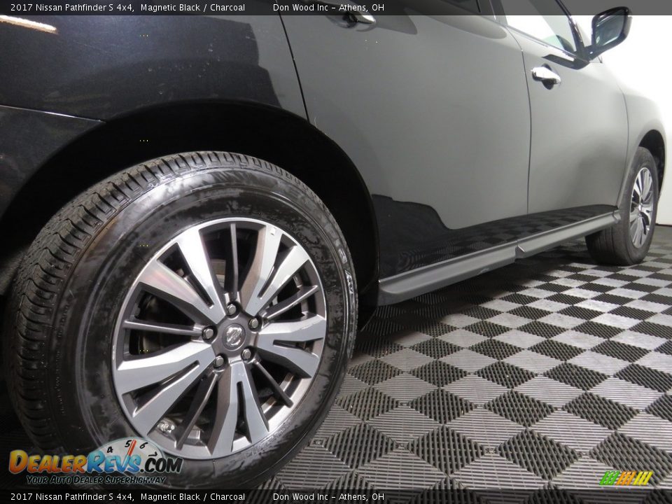 2017 Nissan Pathfinder S 4x4 Magnetic Black / Charcoal Photo #15