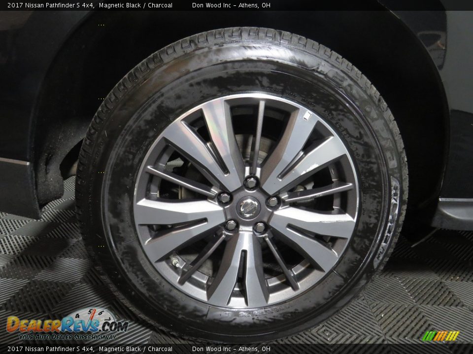 2017 Nissan Pathfinder S 4x4 Magnetic Black / Charcoal Photo #16