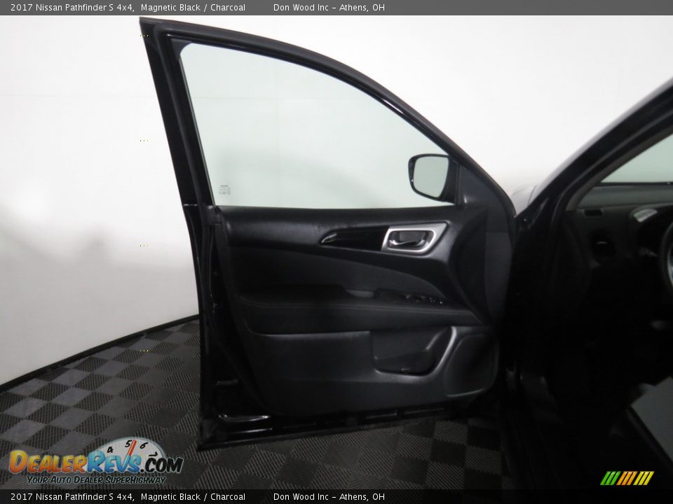 2017 Nissan Pathfinder S 4x4 Magnetic Black / Charcoal Photo #20