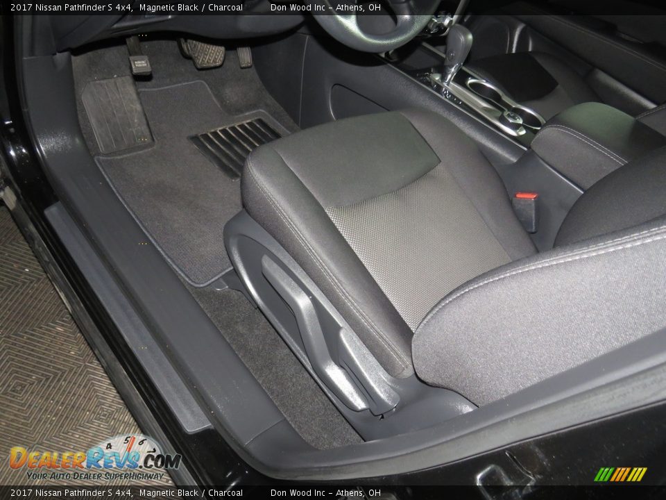 2017 Nissan Pathfinder S 4x4 Magnetic Black / Charcoal Photo #21