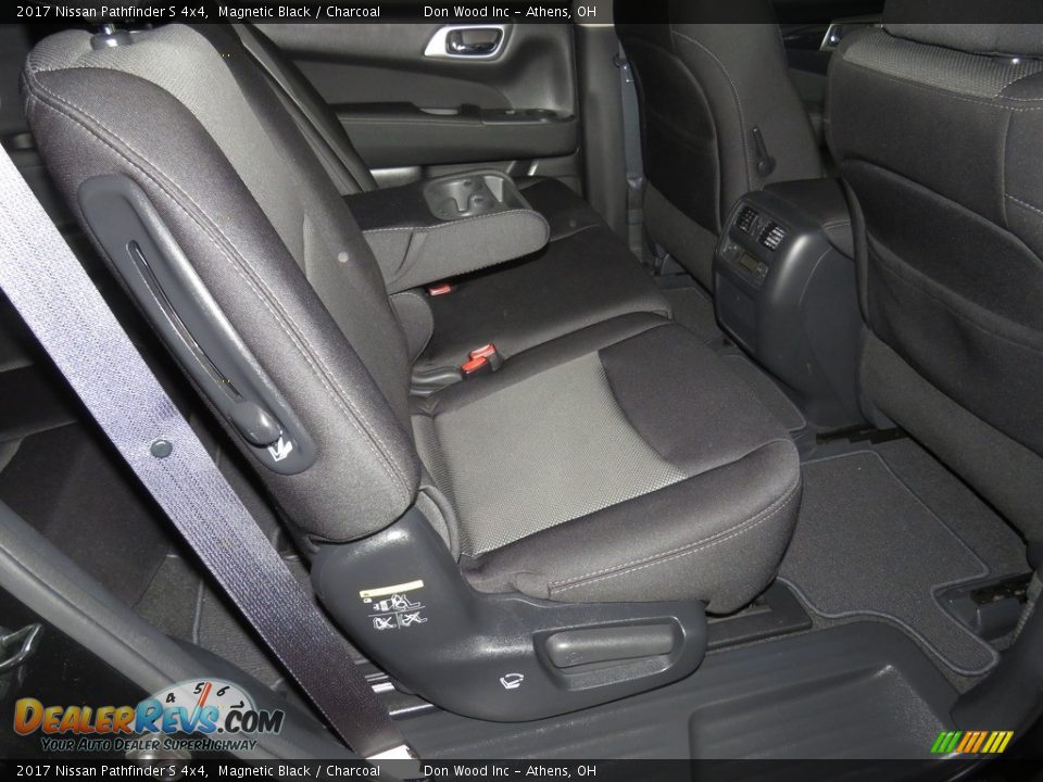 2017 Nissan Pathfinder S 4x4 Magnetic Black / Charcoal Photo #27