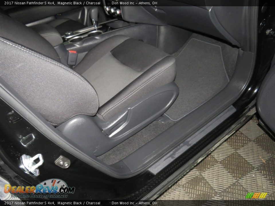 2017 Nissan Pathfinder S 4x4 Magnetic Black / Charcoal Photo #30