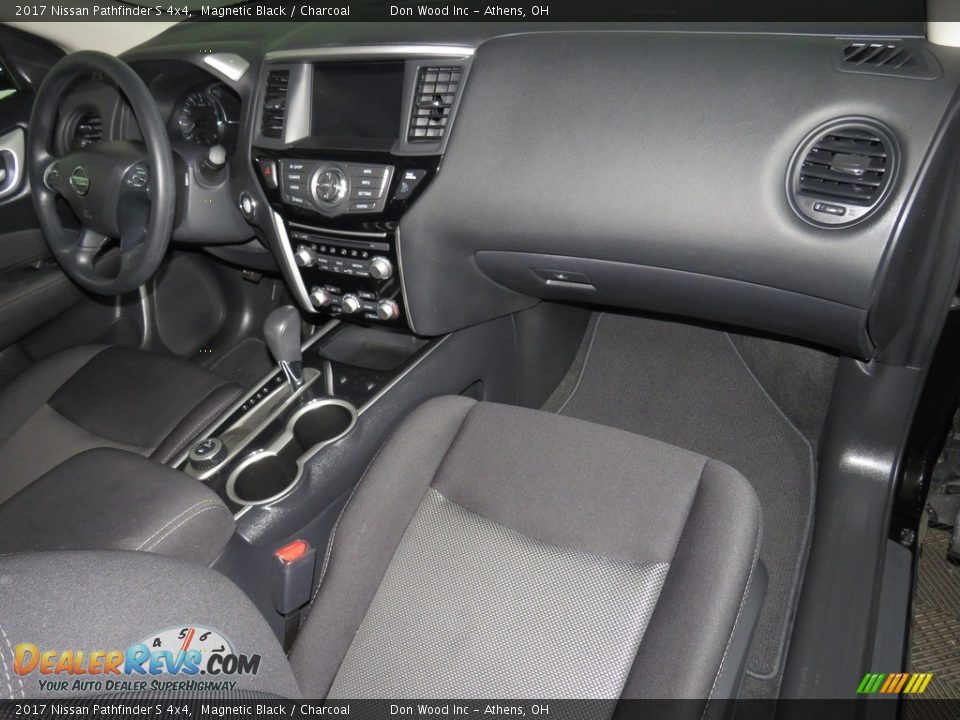 2017 Nissan Pathfinder S 4x4 Magnetic Black / Charcoal Photo #31