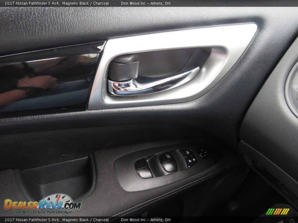 2017 Nissan Pathfinder S 4x4 Magnetic Black / Charcoal Photo #34