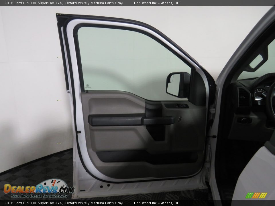 2016 Ford F150 XL SuperCab 4x4 Oxford White / Medium Earth Gray Photo #17