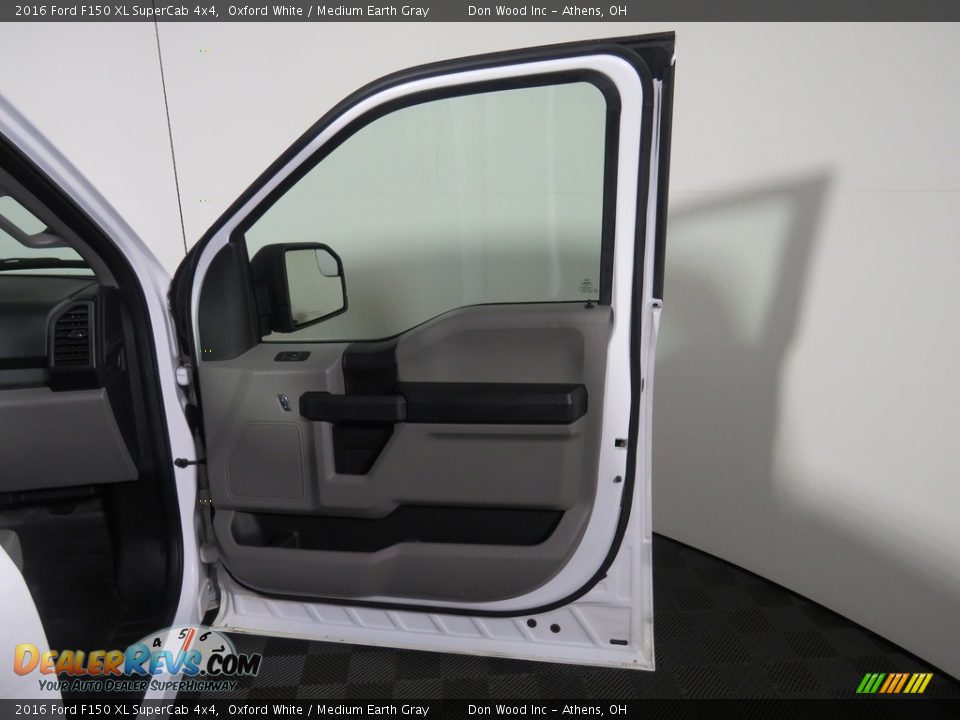 2016 Ford F150 XL SuperCab 4x4 Oxford White / Medium Earth Gray Photo #20