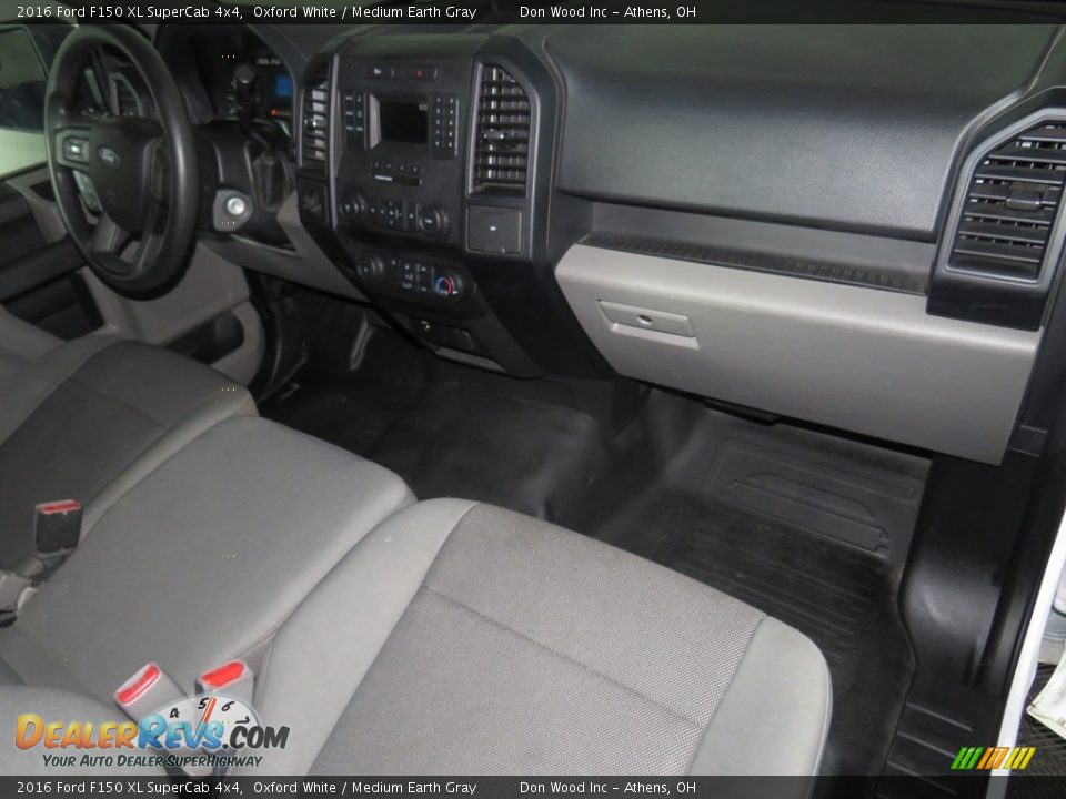 2016 Ford F150 XL SuperCab 4x4 Oxford White / Medium Earth Gray Photo #22